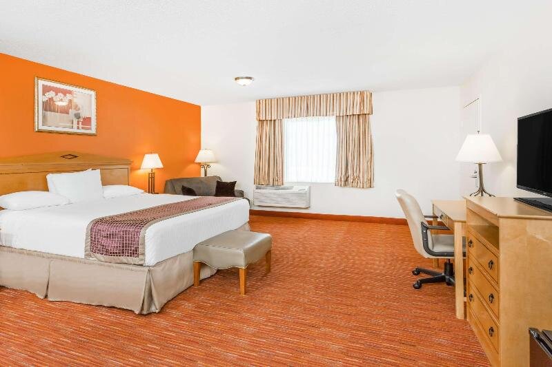 Люкс SureStay Hotel by Best Western Manning