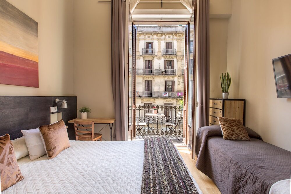 Трёхместный номер Standard с балконом El Born Guest House by Casa Consell