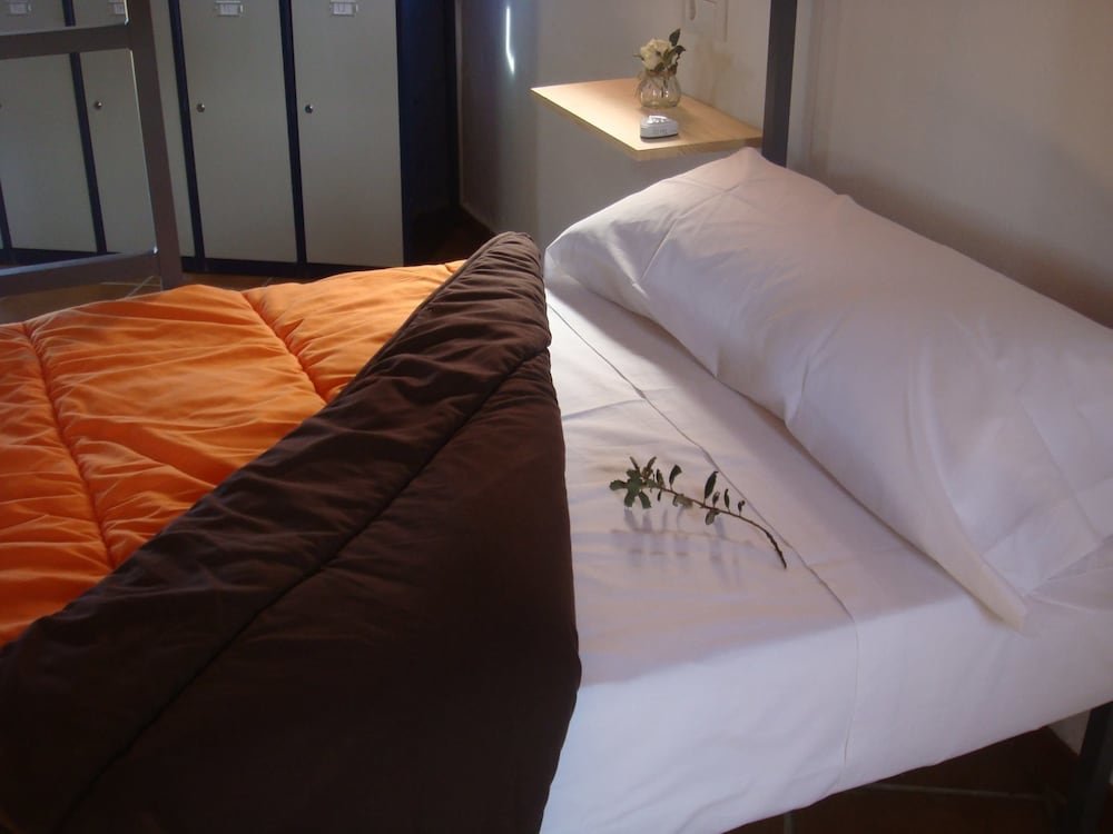 Cama en dormitorio compartido ALBERGUE TURÍSTICO DE CORNALVO