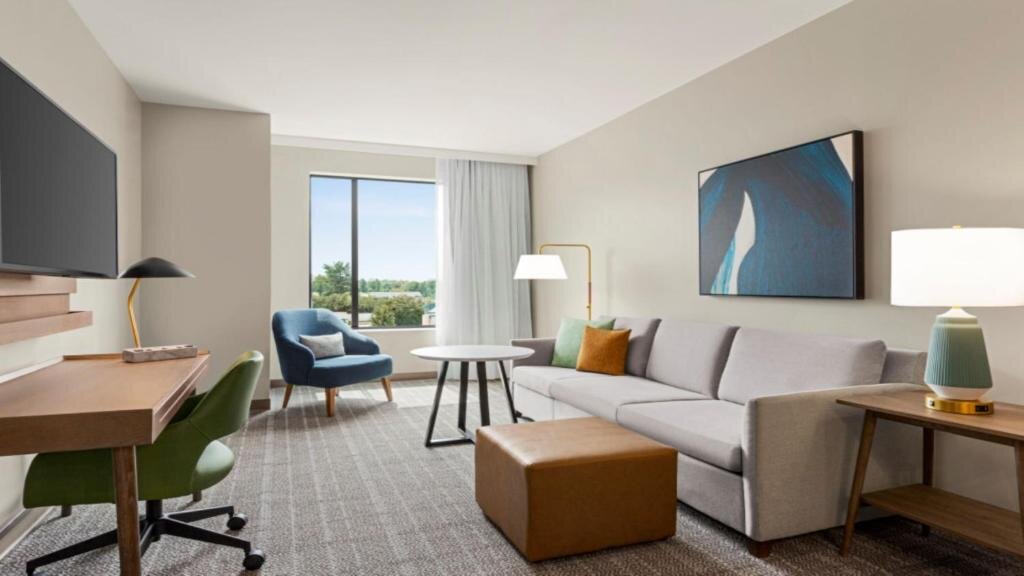Четырёхместный люкс c 1 комнатой Staybridge Suites Lexington S Medical Ctr Area, an IHG Hotel