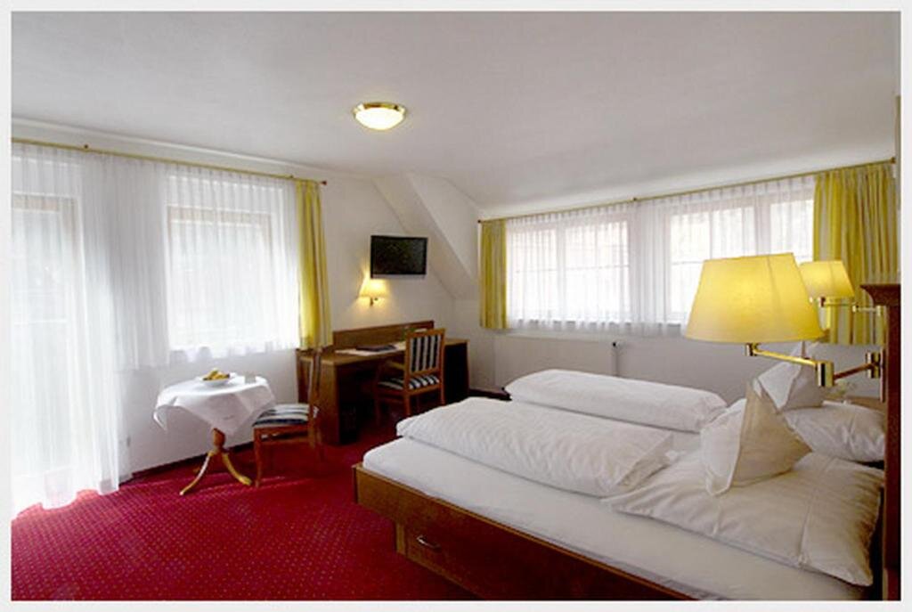 Standard Quadruple room Hotel-Restaurant Ochsen