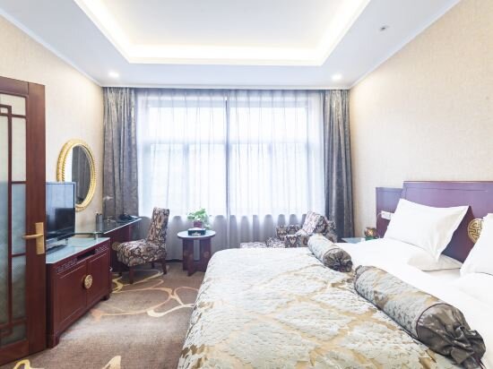 Suite Longzhou Hotel