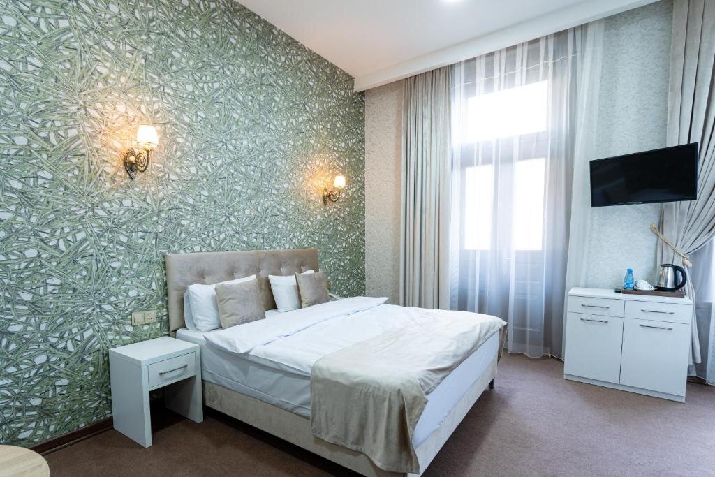 Standard Dreier Zimmer mit Balkon Nizami Hotel
