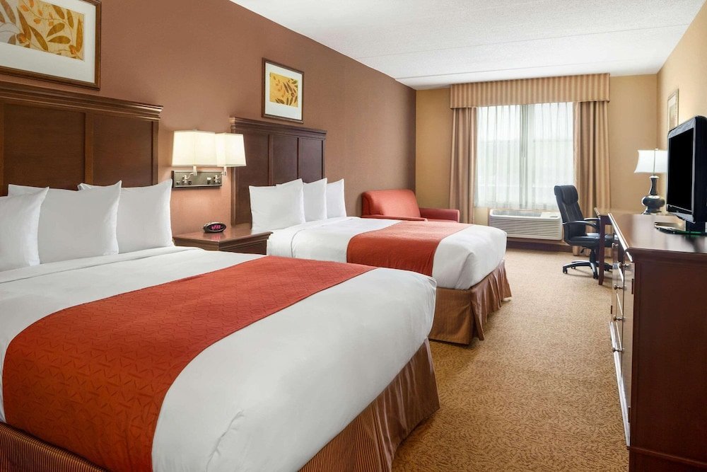 Четырёхместный номер Standard Country Inn & Suites by Radisson, Akron Cuyahoga Falls