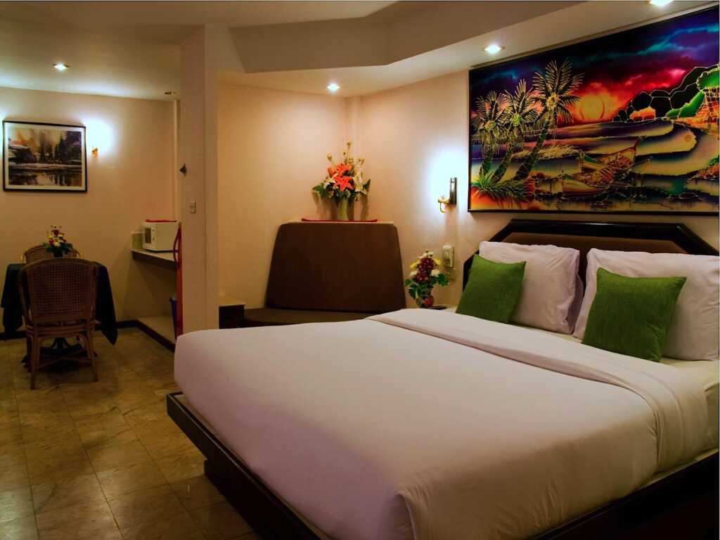 Отель outdoor inn пхукет. Hotel de Karon 3 Пхукет Карон. Paradise Inn Phuket. Paradise Inn Phuket movie. Отель Олд Пхукет Карон проект отеля.