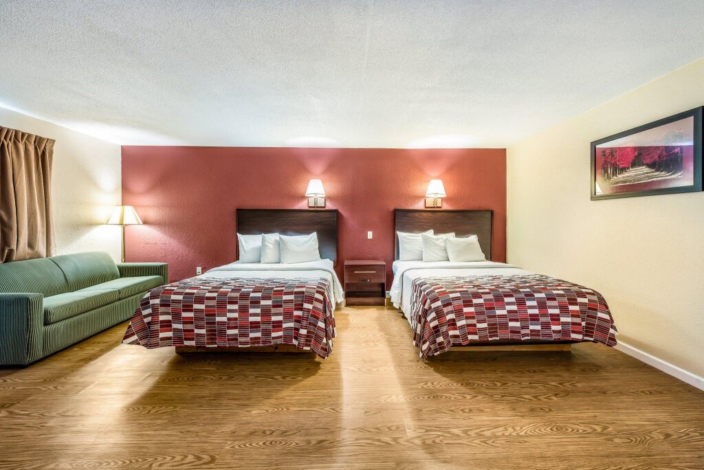 Четырёхместный люкс Red Roof Inn & Suites Wapakoneta
