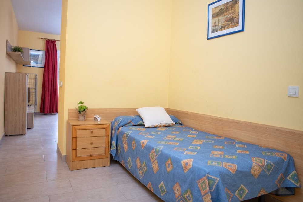 Кровать в общем номере с балконом RVHotels Apartamentos Els Salats