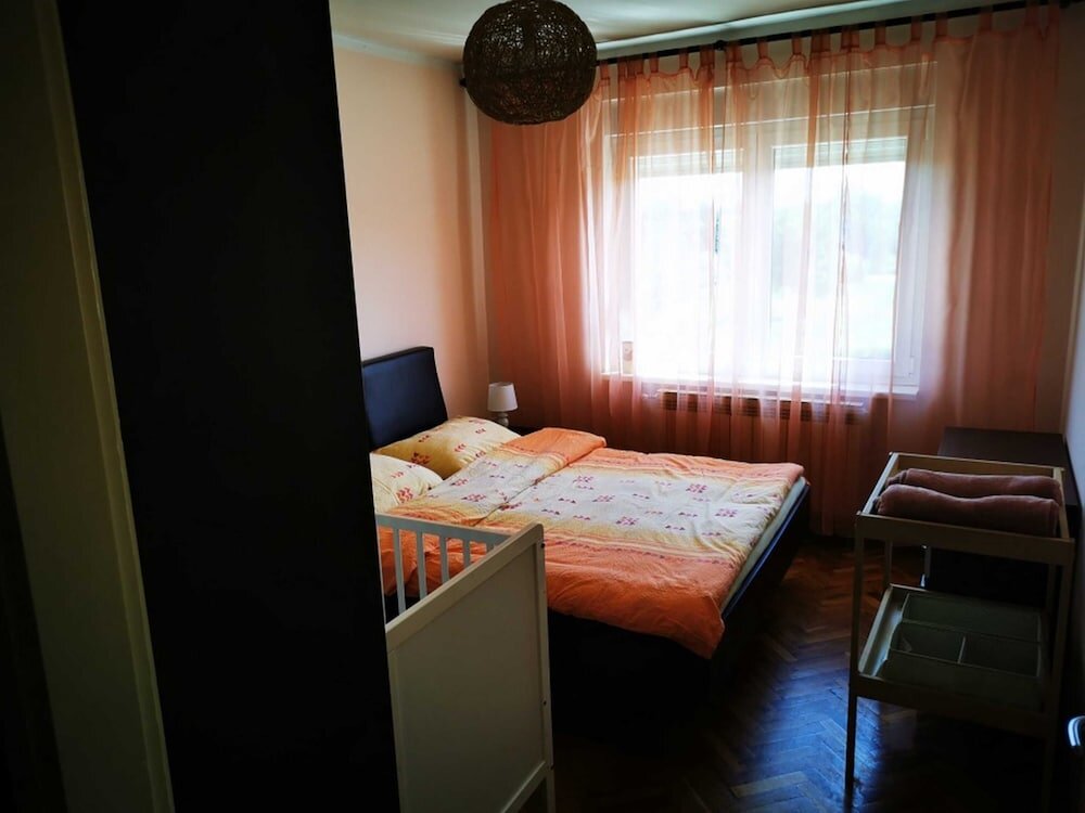 Апартаменты Apartment Sandra - Dubovac, 1,7 km From Centre