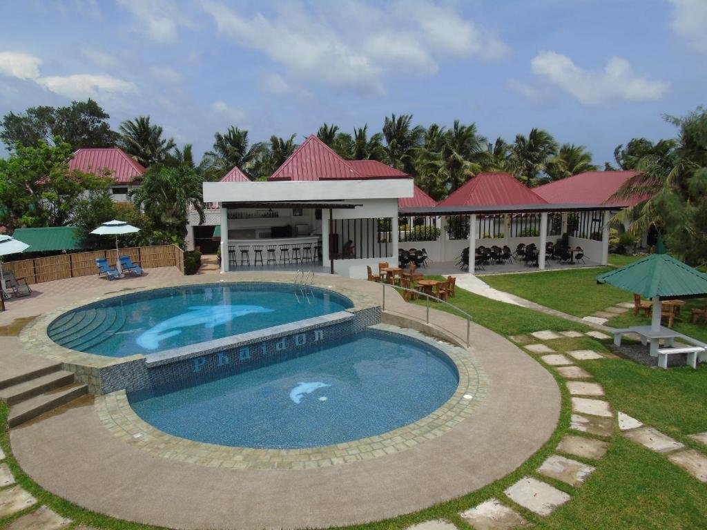 Двухместный люкс с видом на бассейн Phaidon Beach Resort