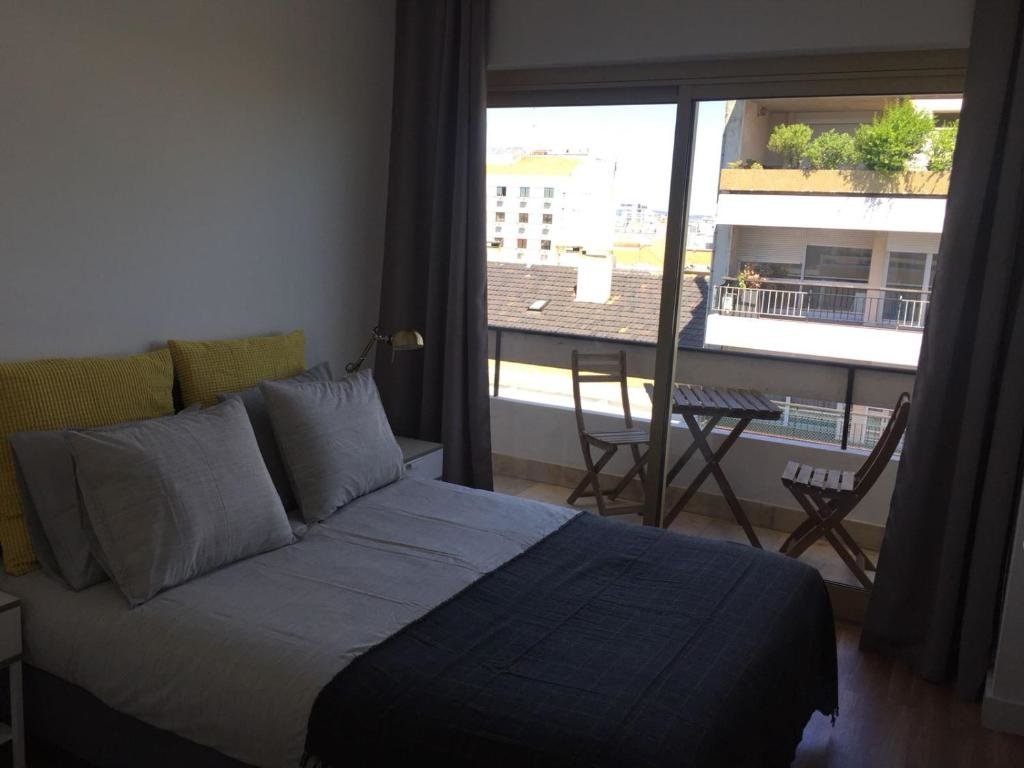 Люкс с балконом Republica83-Campo Pequeno Home