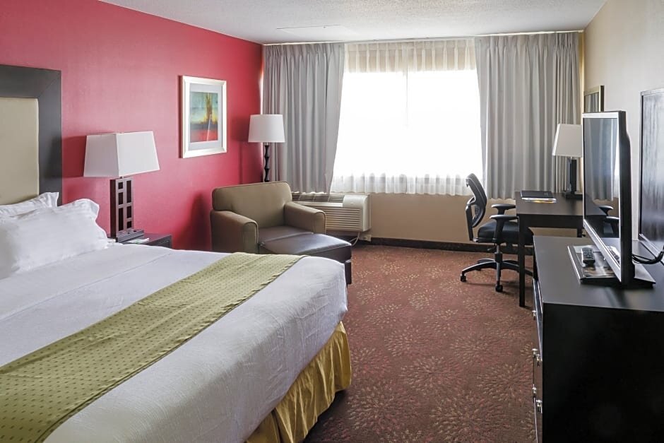 Двухместный люкс c 1 комнатой Holiday Inn Express Big Rapids, an IHG Hotel