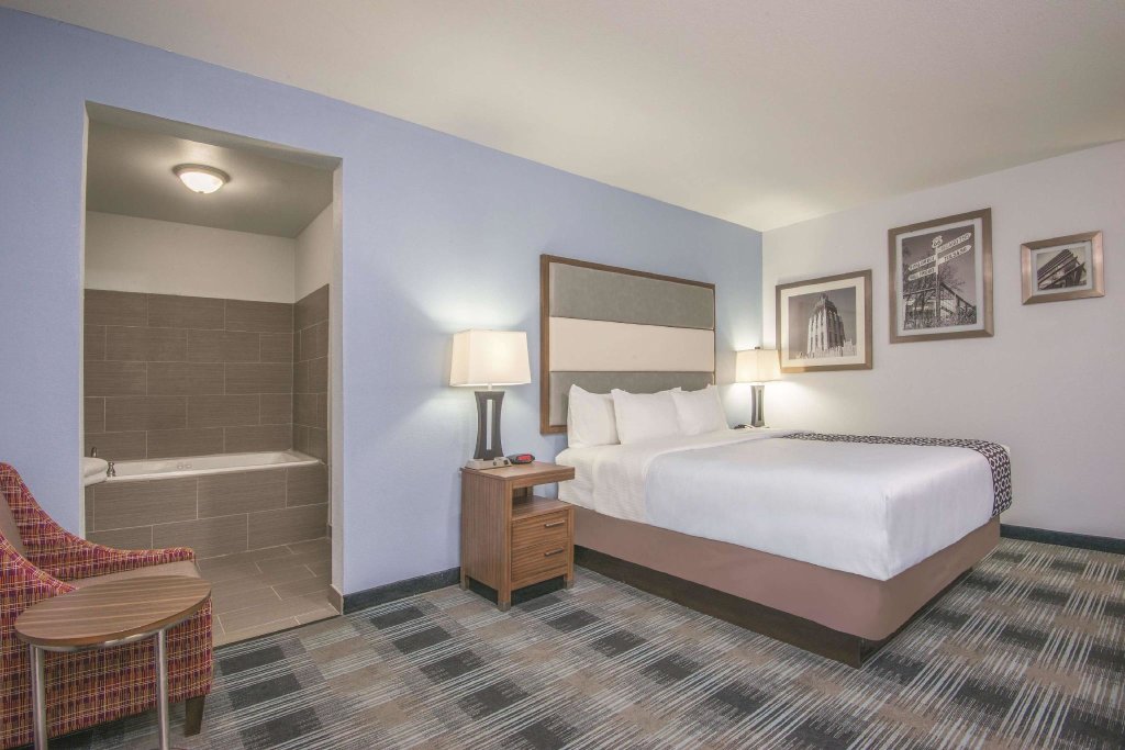 Deluxe Double room with view La Quinta by Wyndham Guthrie