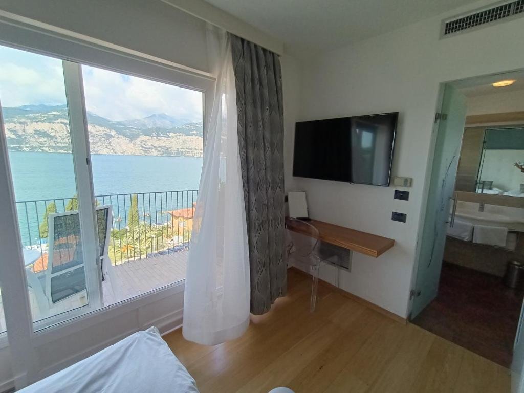 Двухместный номер Deluxe с видом на озеро Hotel Capri