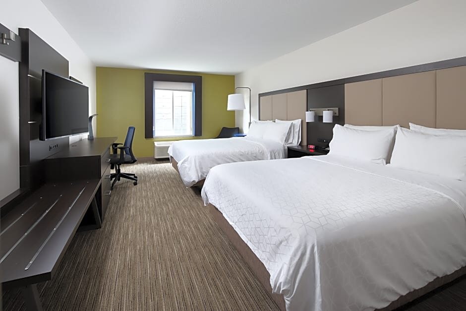 Четырёхместный люкс c 1 комнатой Holiday Inn Express Grand Rapids Southwest, an IHG Hotel