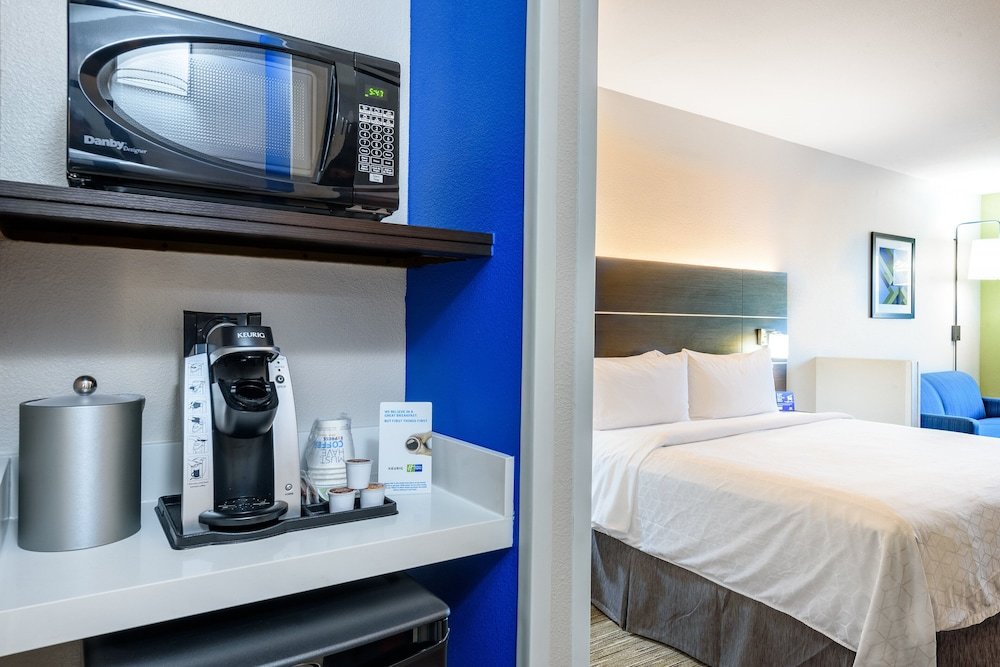 Люкс Holiday Inn Express Hotel and Suites Bastrop, an IHG Hotel