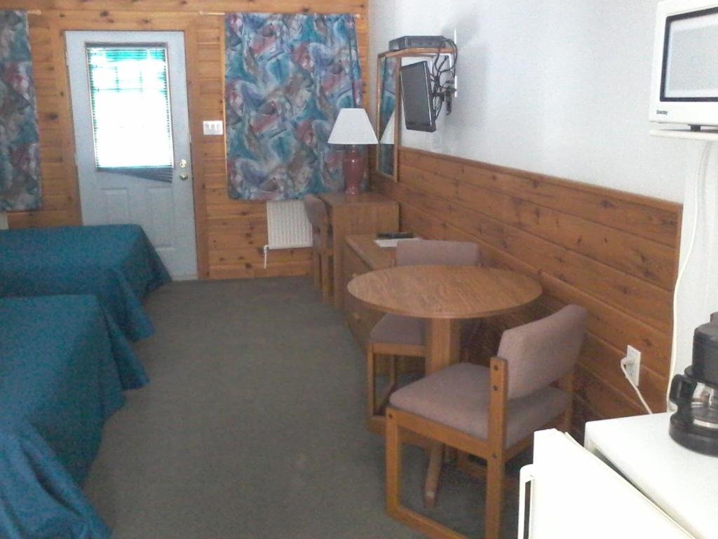 Standard Doppel Zimmer mit Poolblick Quiet Bay Inn & Café