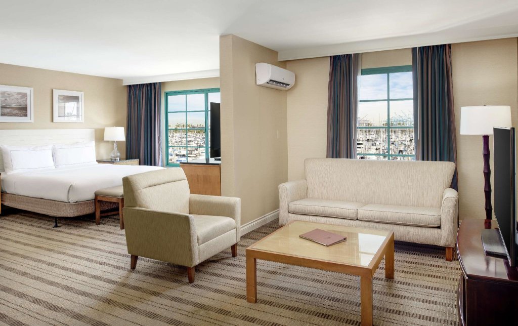 Non Smoking Double Junior Suite with harbour view DoubleTree