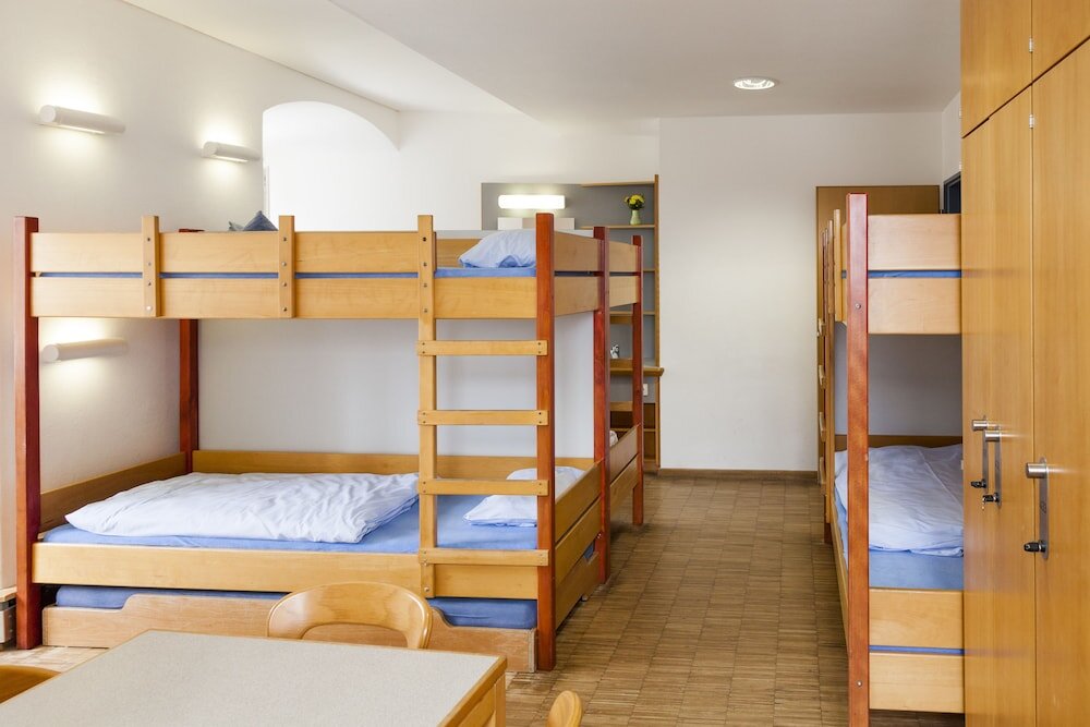 Кровать в общем номере (мужской номер) HI Hostel Jugendherberge Passau