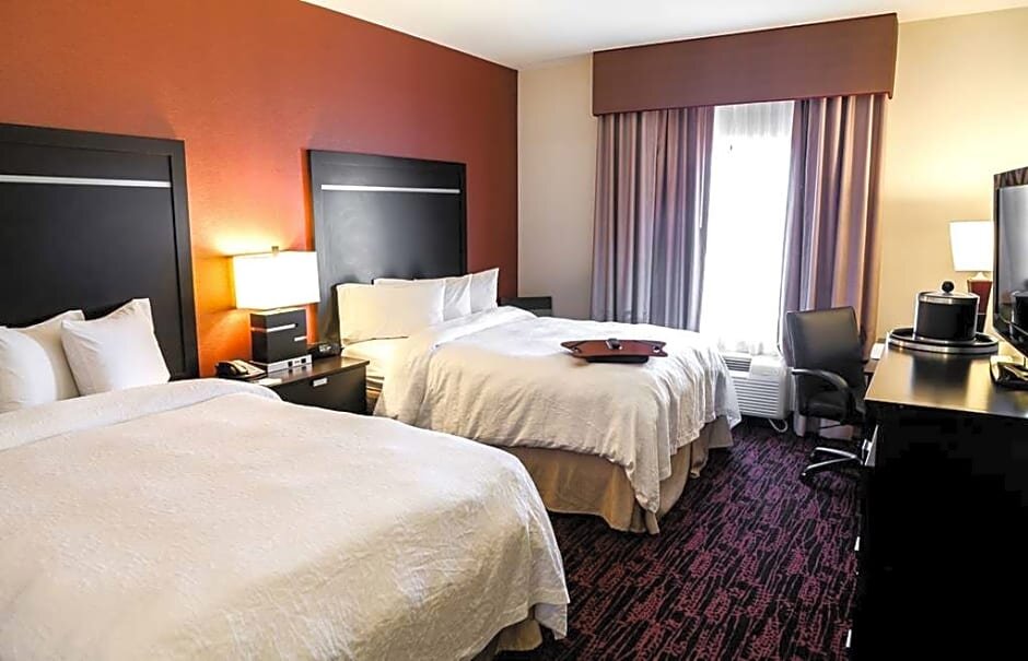 Mobility/hearing accessible Vierer Zimmer Hampton Inn and Suites Tulsa Central