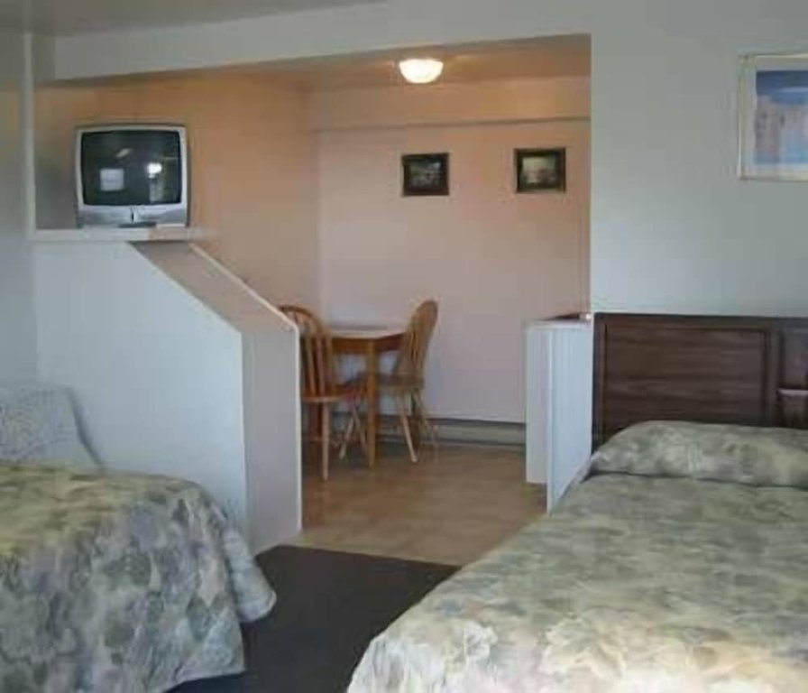 Suite 2 Schlafzimmer mit Balkon Hillside Motel