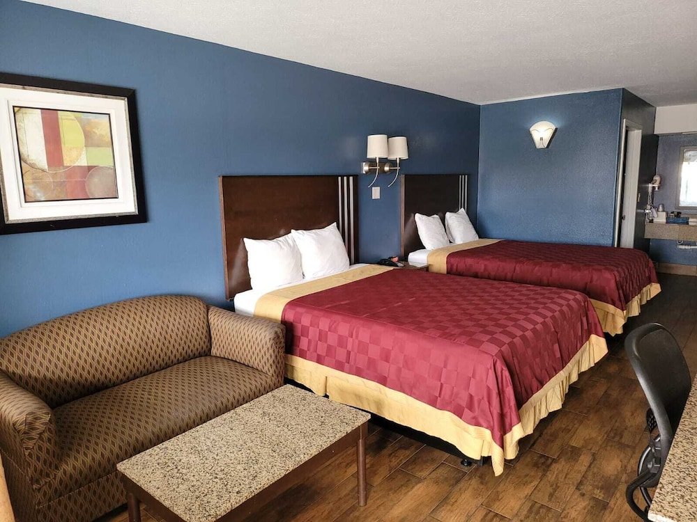 Standard Quadruple room Texas Inn and Suites Raymondville