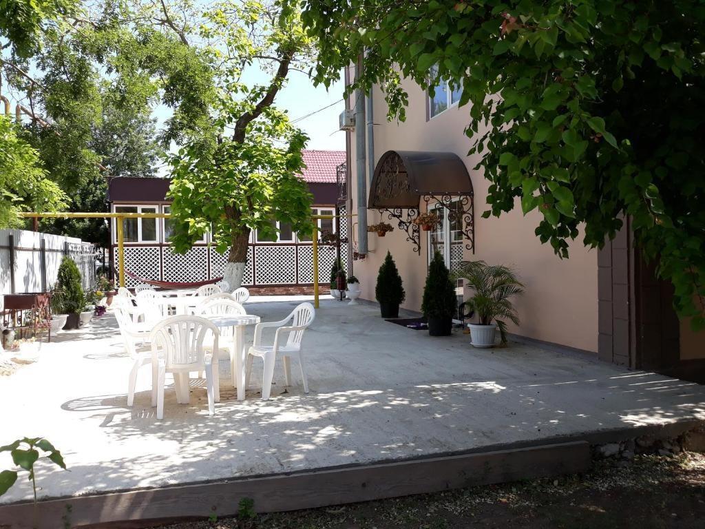 Guest House Centralniy 3* в Кучугуры, Таманский полуостров. Забронировать  Guest House Centralniy 3*