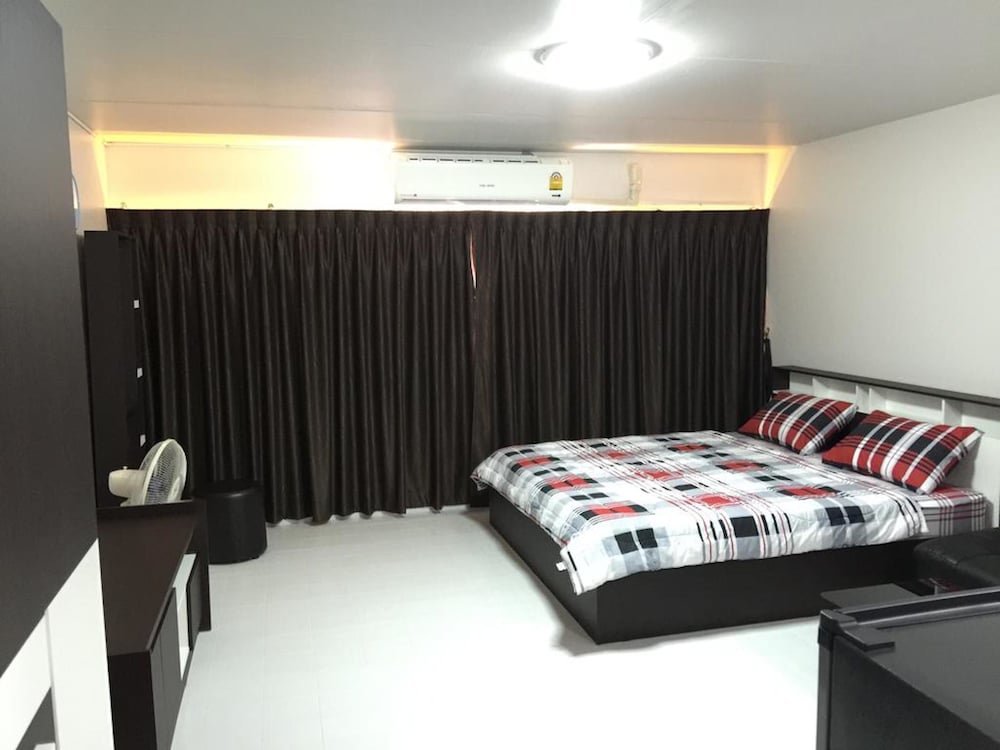 Standard Zimmer Muangthongthani Rental/Khun Dan