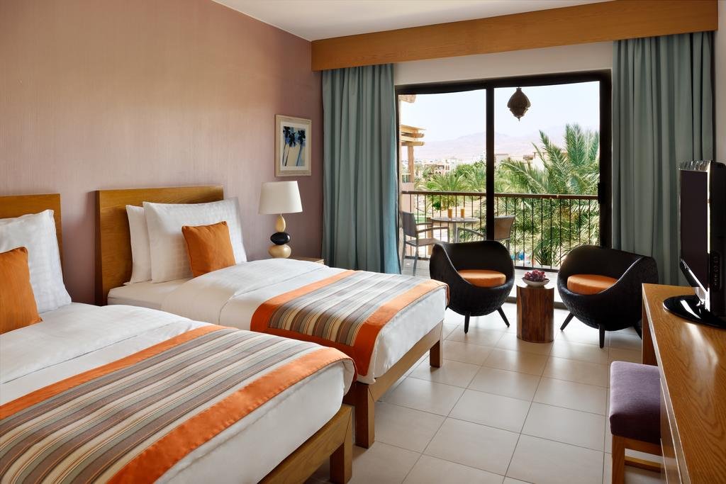 Номер Superior с балконом и с красивым видом из окна Mövenpick Resort & Spa Tala Bay Aqaba