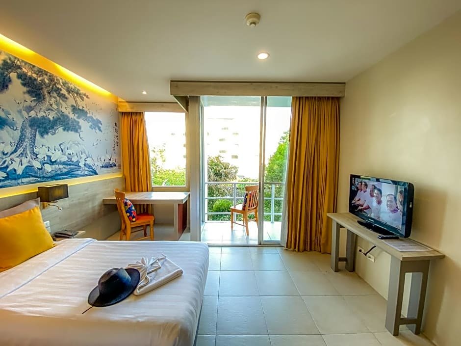 Standard Double room with balcony Sino House Phuket Hotel - SHA Plus
