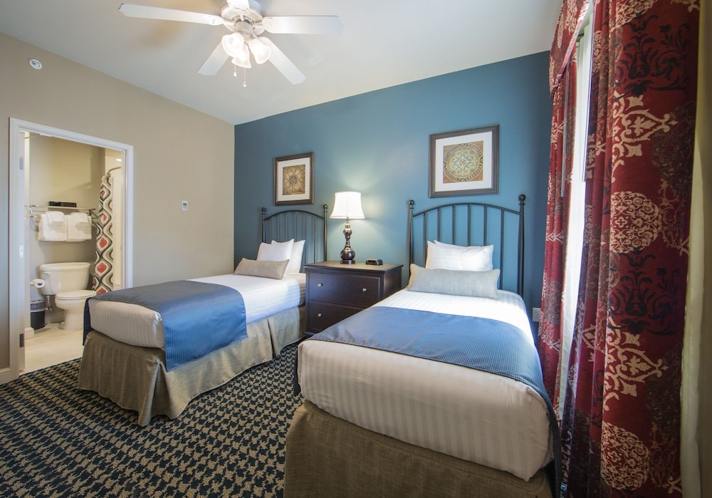 Номер Standard с 2 комнатами с балконом Holiday Inn Club Vacations Williamsburg Resort, an IHG Hotel