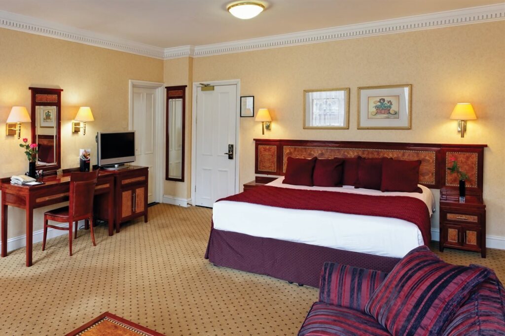 Отель Портленд Сумерки. Портленд Лондон. Russell Square Hotel 4 Stars London.