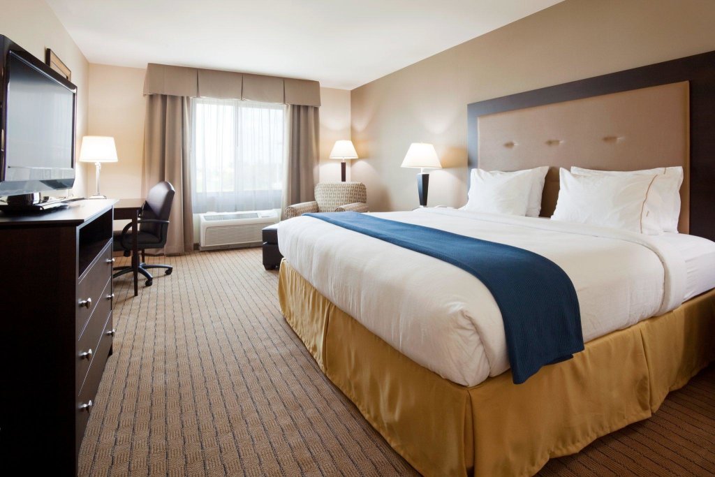 Camera Standard Holiday Inn Express Hotel & Suites Madison-Verona, an IHG Hotel