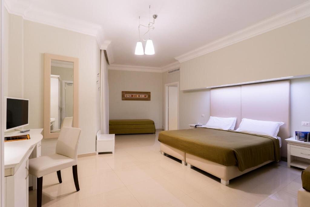Standard Quadruple room Victoria Palace Hotel & Zen Wellness