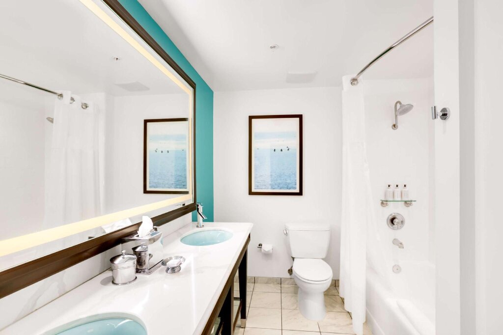 Четырёхместный номер Standard с видом на гавань Kona Kai Resort & Spa, a Noble House Resort