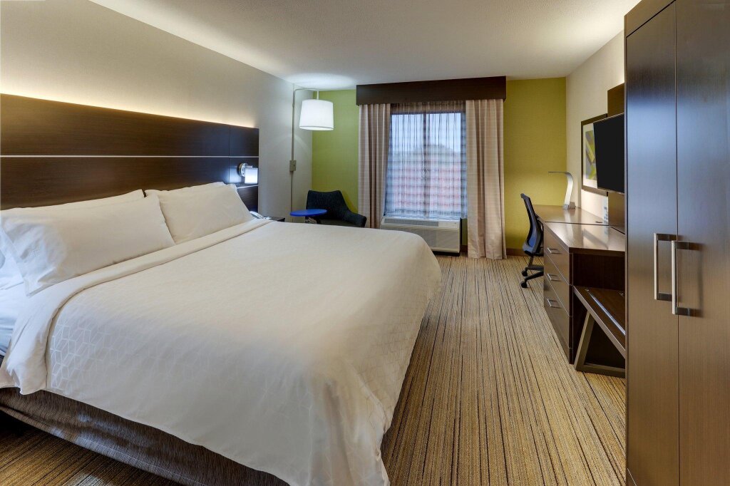 Номер Standard Holiday Inn Express & Suites Troy, an IHG Hotel