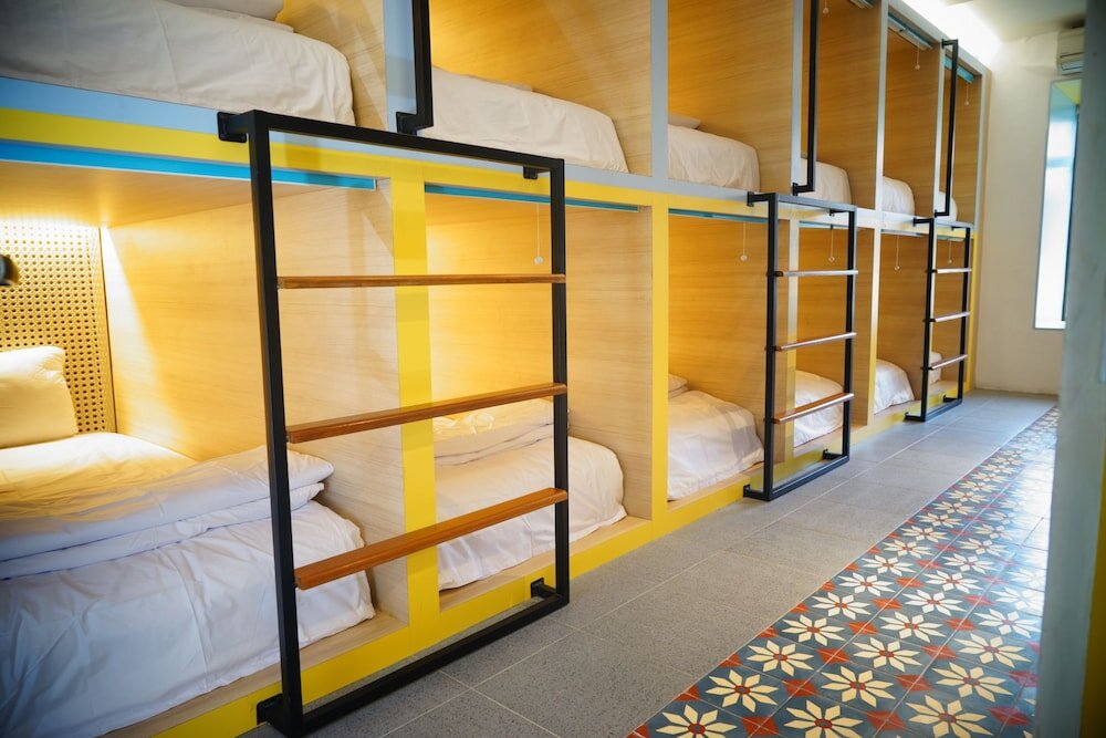 Кровать в общем номере Borough Capsule Hostel Bali