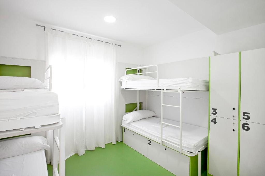Кровать в общем номере (женский номер) Sant Jordi Hostels Gracia