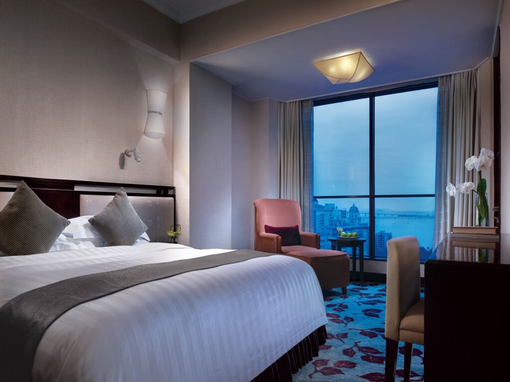 Superior room Guangdong Hotel