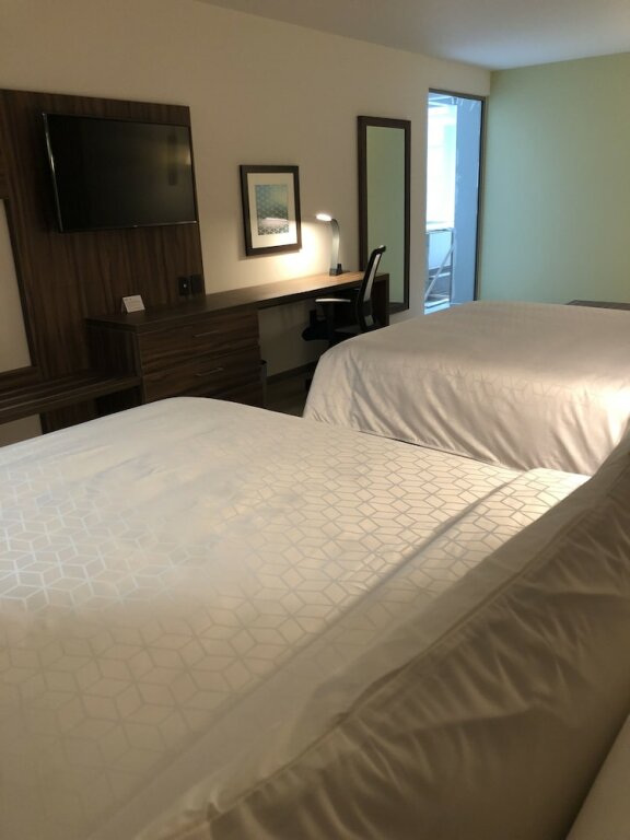 Standard Quadruple room Holiday Inn Express & Suites - Playa del Carmen, an IHG Hotel