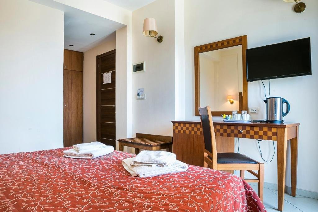 Standard Doppel Zimmer mit Poolblick Lassi Hotel