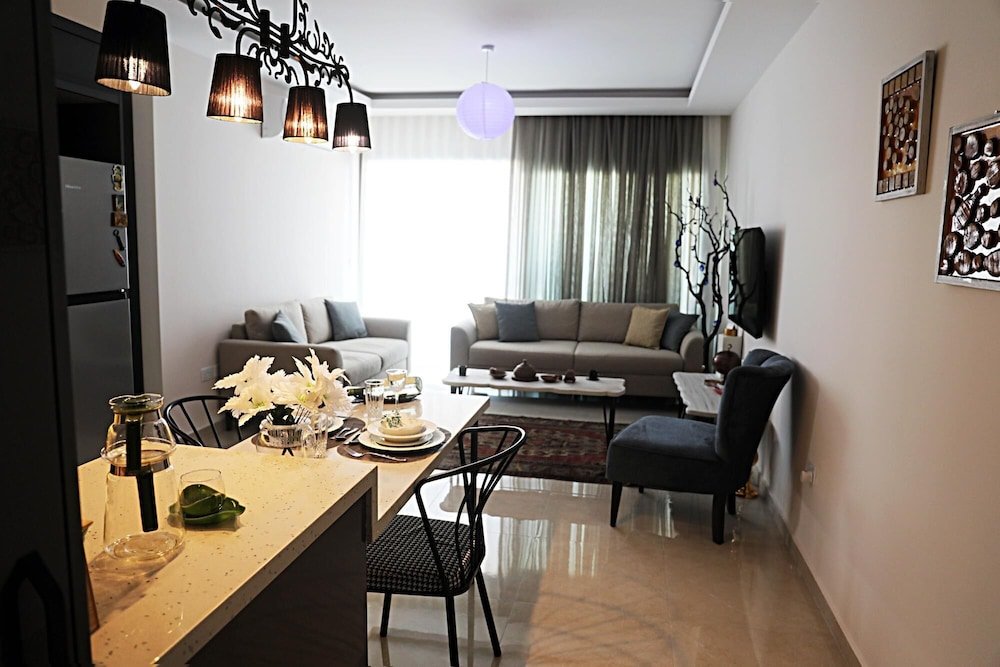Apartment Flat w Balcony in Lefkosa 5 min to Kyrenia Gate