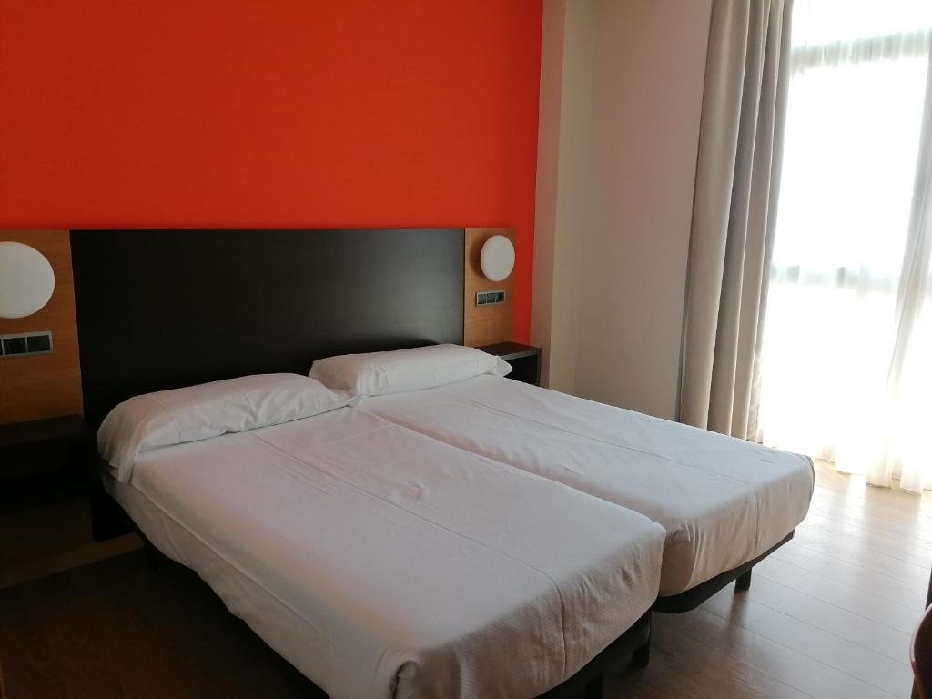 1 Bedroom Basement Apartment with view Apartamentos Maritimo Ris con garaje