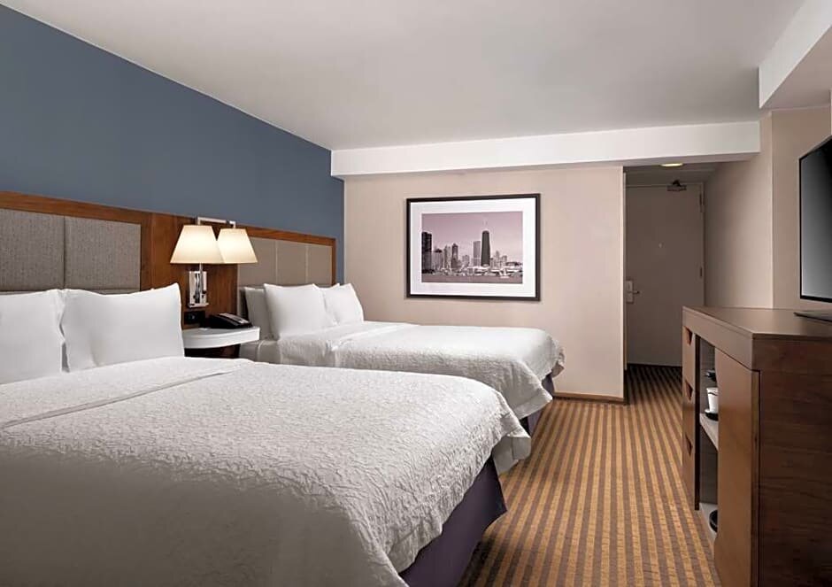Четырёхместный номер with Tub Mobility/Hearing Accessible Hampton Inn Chicago Downtown/Magnificent Mile
