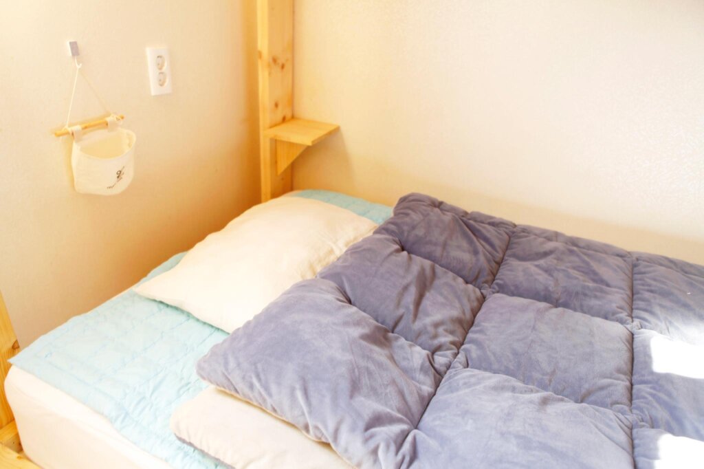 Кровать в общем номере (мужской номер) Baozen Guesthouse