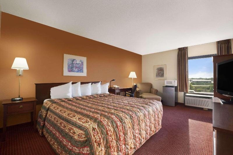Двухместный номер Standard Days Inn & Suites by Wyndham Cedar Rapids