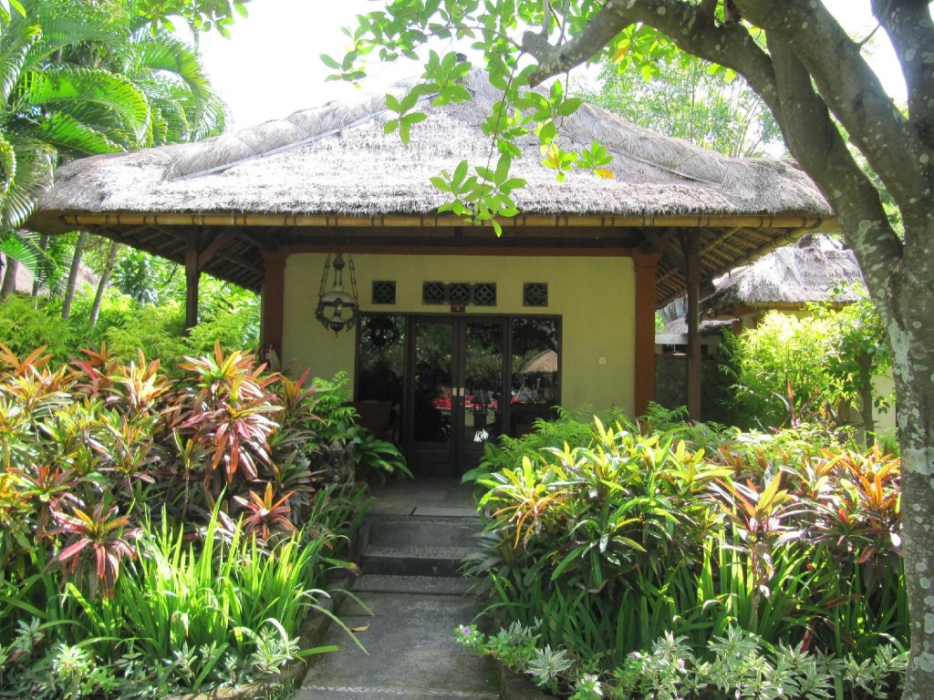 Полулюкс Taman Sari Bali Resort and Spa