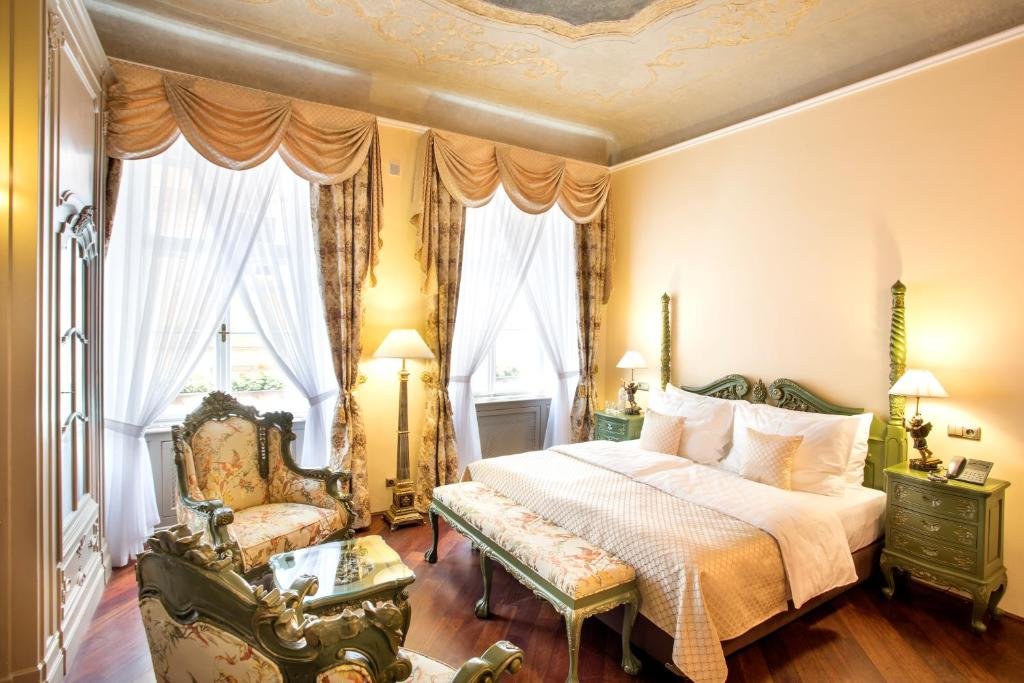 Полулюкс Iron Gate Hotel & Suites Prague by BHG