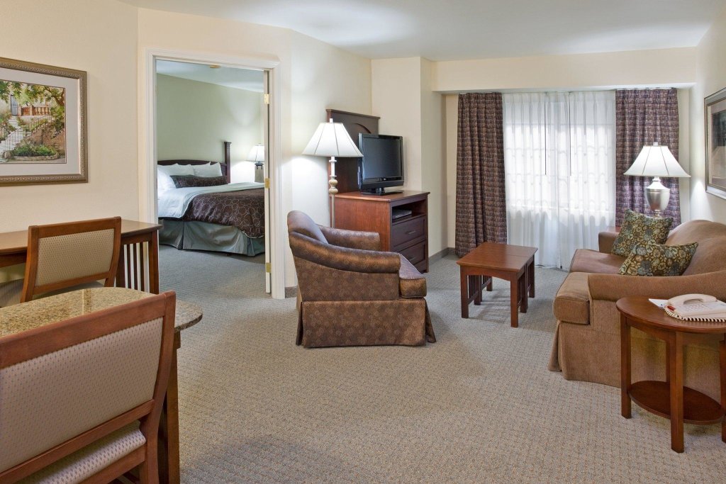 Люкс с 2 комнатами Staybridge Suites Akron-Stow-Cuyahoga Falls, an IHG Hotel