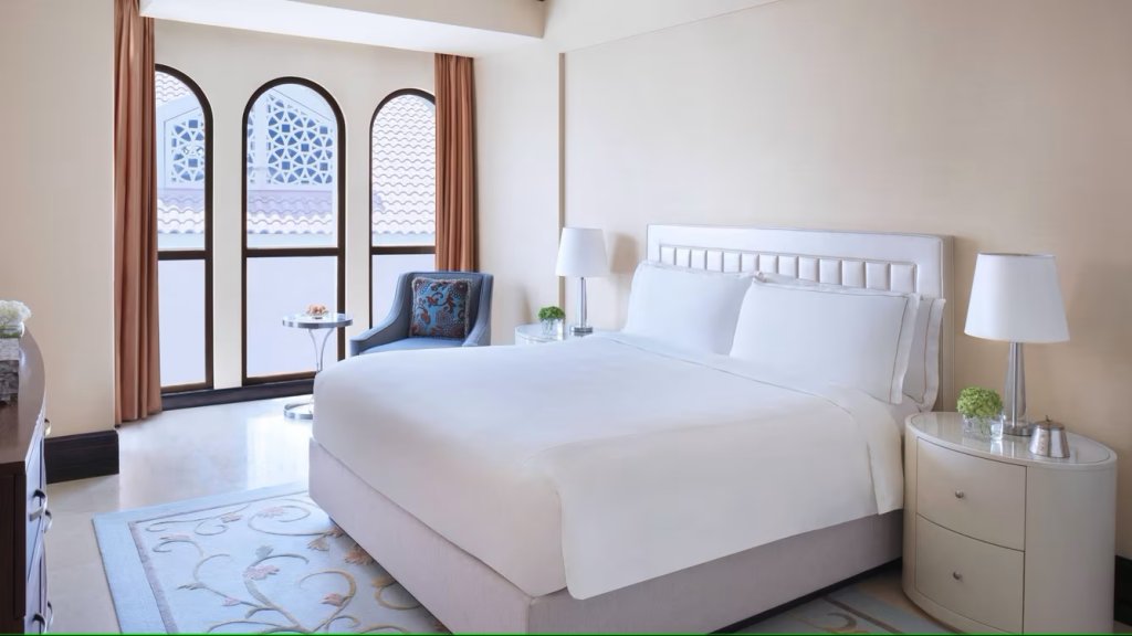 Люкс Venetian с 2 комнатами The Ritz-Carlton Abu Dhabi, Grand Canal