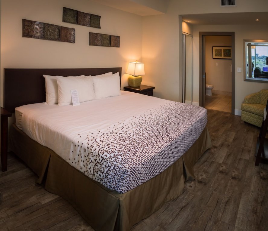 Люкс c 1 комнатой с балконом и beachfront South Beach Biloxi Hotel & Suites
